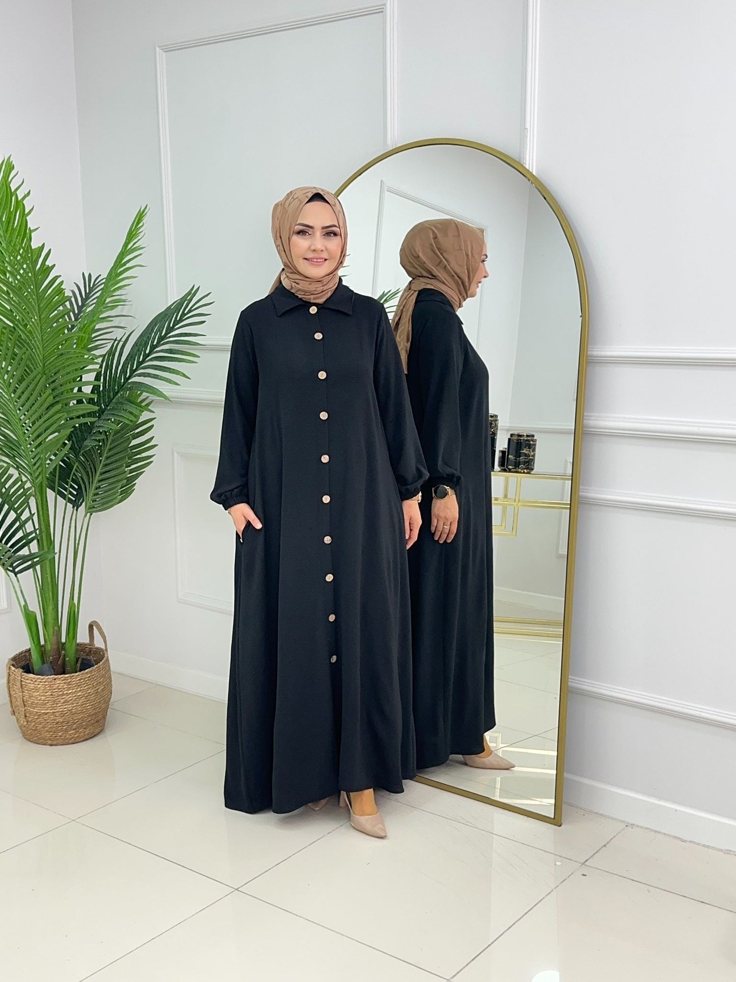 Düğmeli ferace (Kleid)